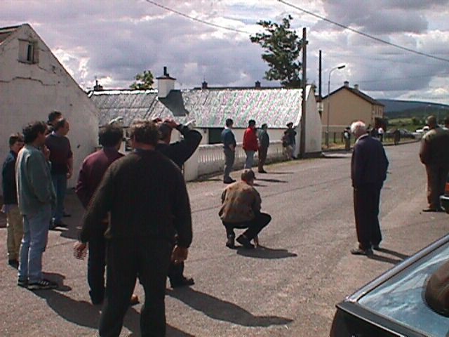 Marking the road at the convent cross